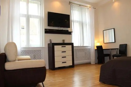 Leo Apartment