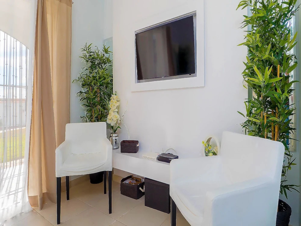 Dona Lola Macarena - Beautiful Frontline beach house between Fuengirola and Marbella - CS100