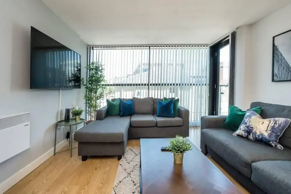 Host Apartments The Pall Mall Balcony Apt