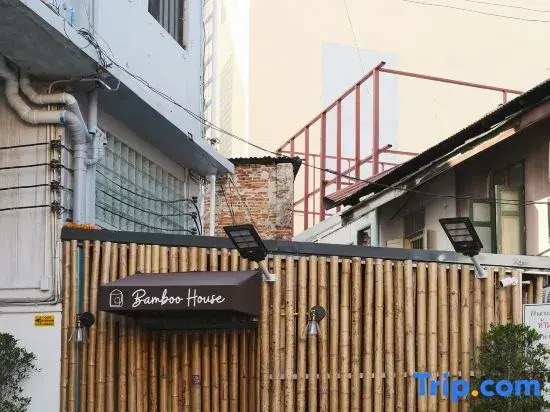 3 Bedrooms China Town, Rare to find 2 mins from MRT train