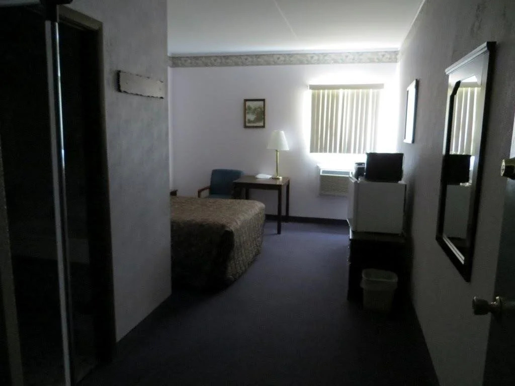Bluffs Inn & Suites