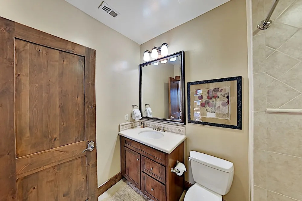 New Listing! All-suite Townhome W/ Deck & Hot Tub 3 Bedroom Townhouse