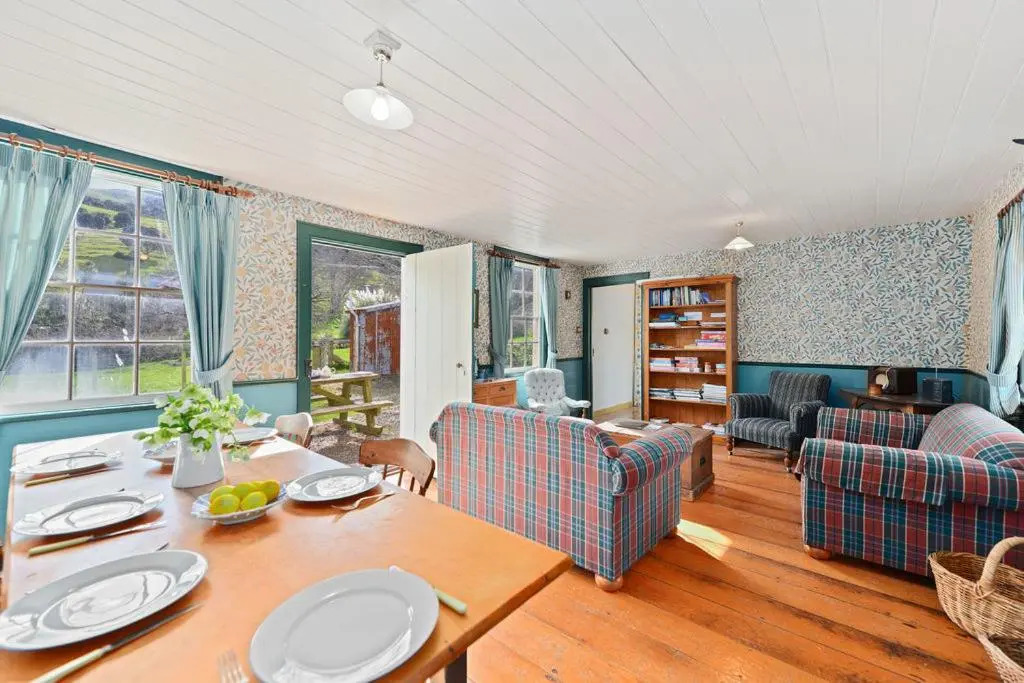 Historic Pavitt Cottage - Robinsons Bay Holiday Home