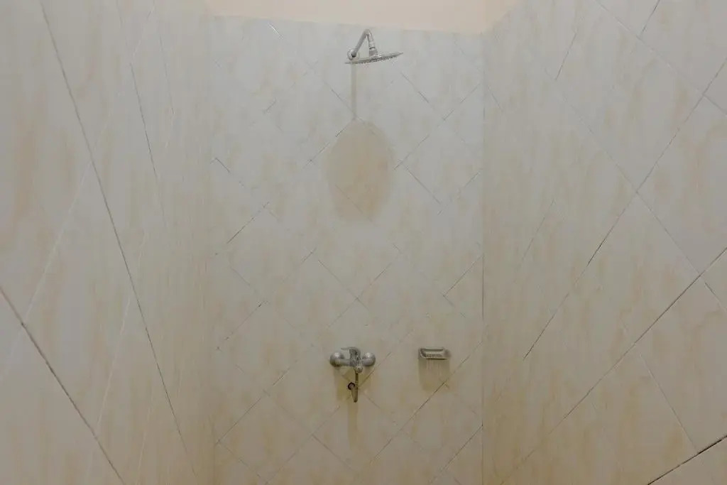 Hotel Dewi near GOR Merdeka Jombang Mitra RedDoorz