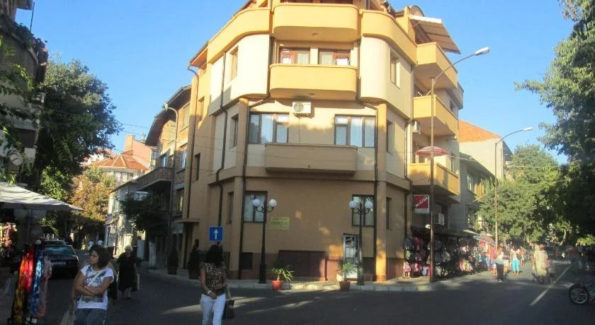 Hristovi Apartments & Studios
