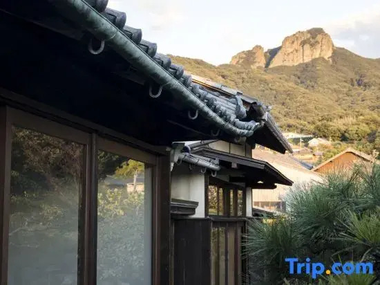 Oyashiki Stay Ko - A retreat on island time.