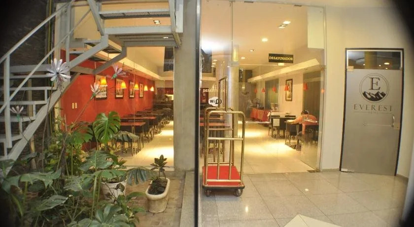 Hotel Everest