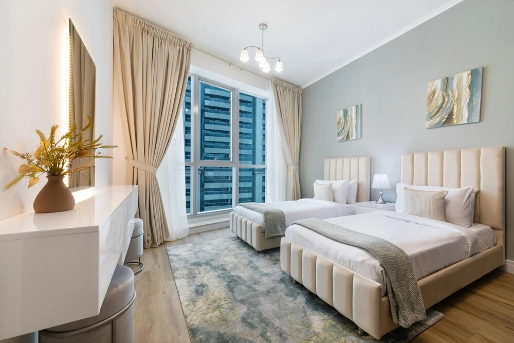 High-floor Trendy Apt w Marina Palm Ocean Vws