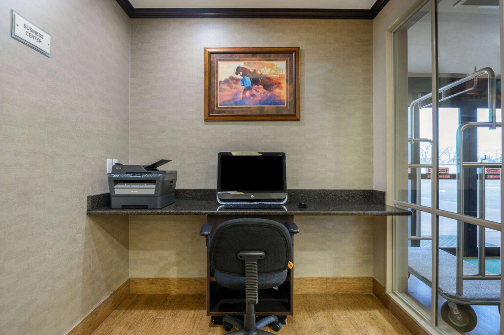 La Quinta Inn & Suites Casino and Bar by Wyndham Glendive