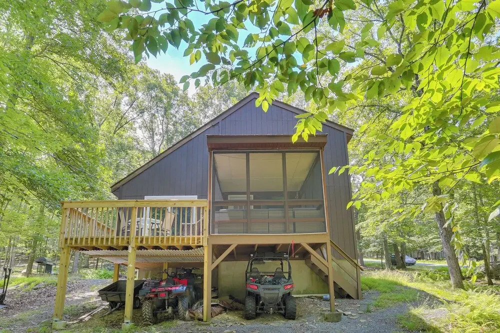 Screened Porch & Deck: Pet-friendly Poconos Escape