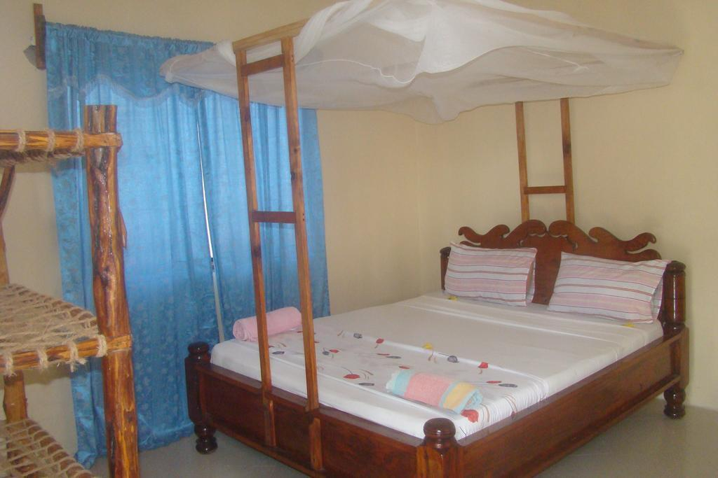 Tabasam Beach Bungalow & Restaurant