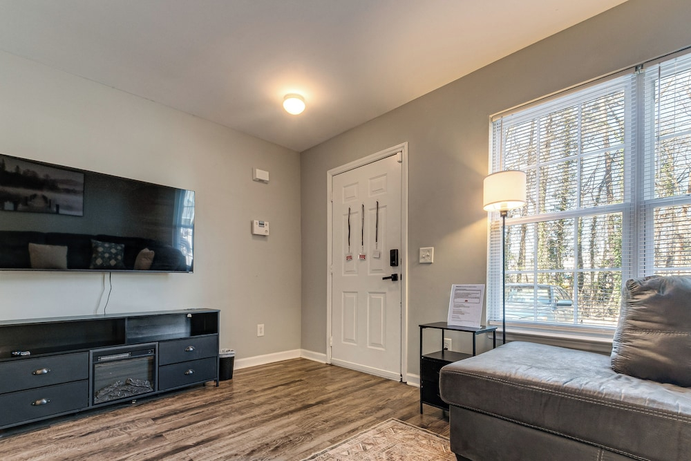 2 Mi to Lenovo Center: Dog-friendly Getaway