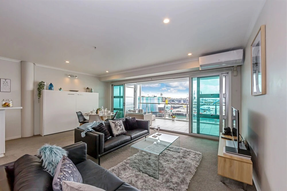 QV Elegant Modern Apt with Waterview 982
