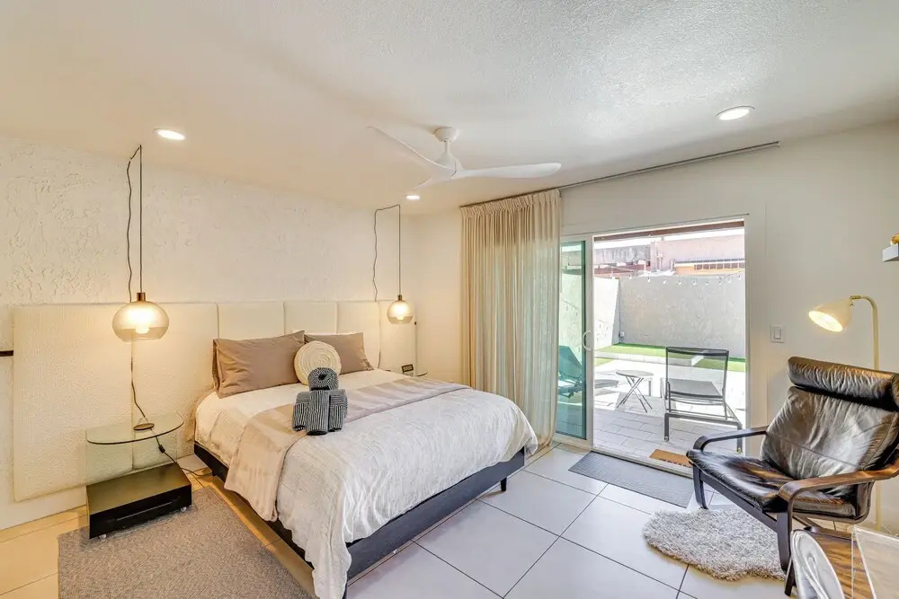Modern Scottsdale Townhome w/ Heated Pool Access