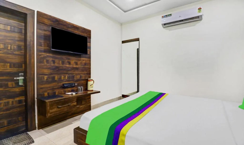 Itsy Hotels Anjali Mahal 500, Mtrs From Mathura Railway Station