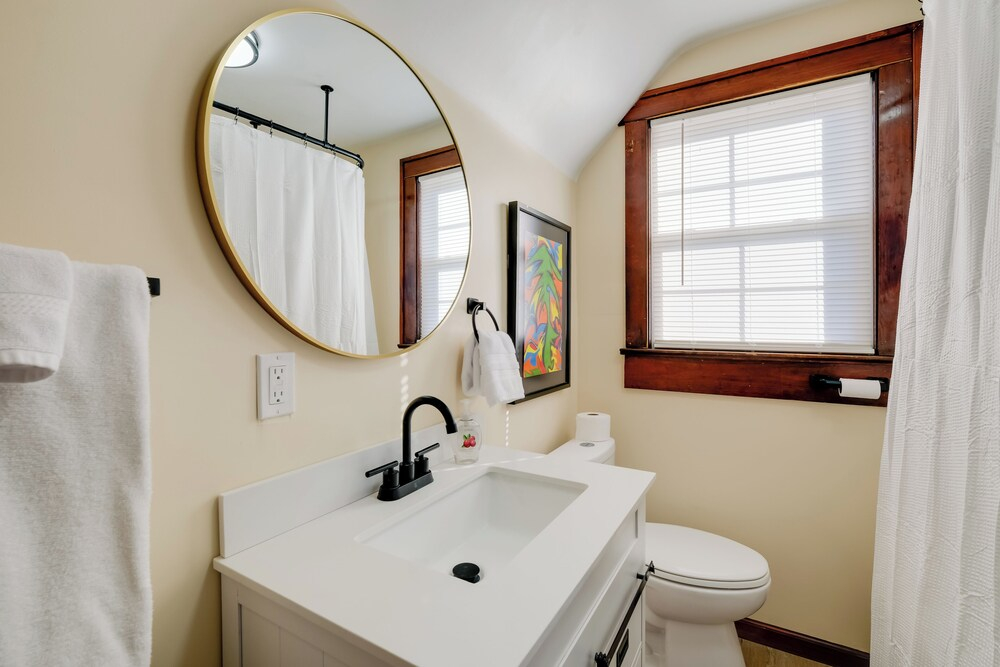 Walk to Main St & Campus! Dtwn Radford Home
