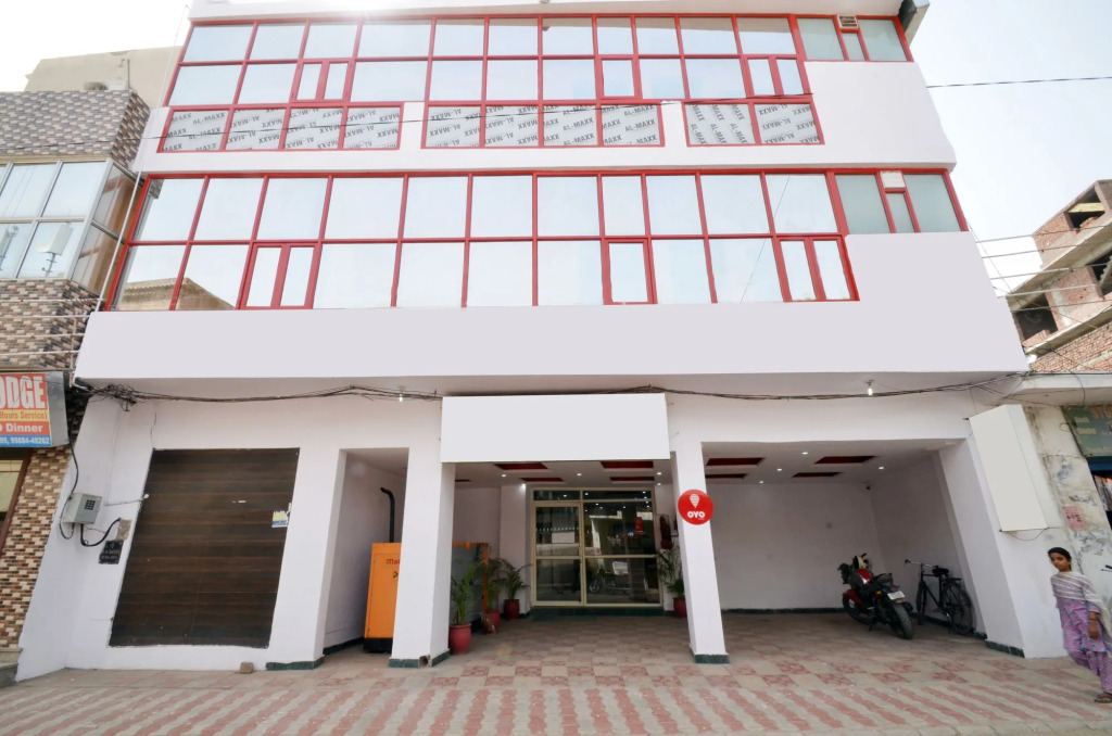 Silver One By OYO Rooms