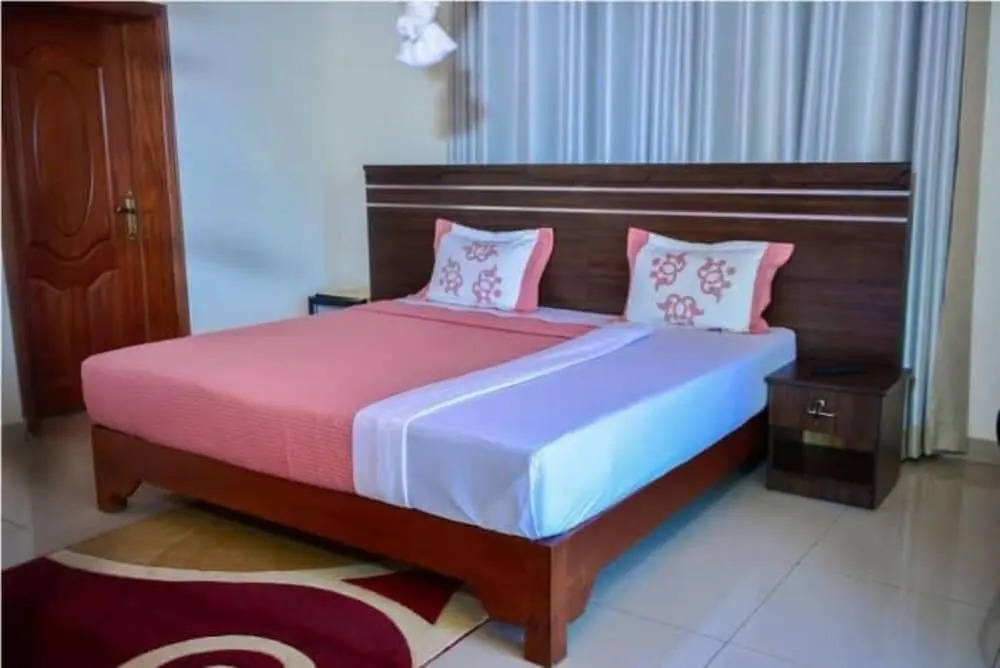 Elegance Hotel