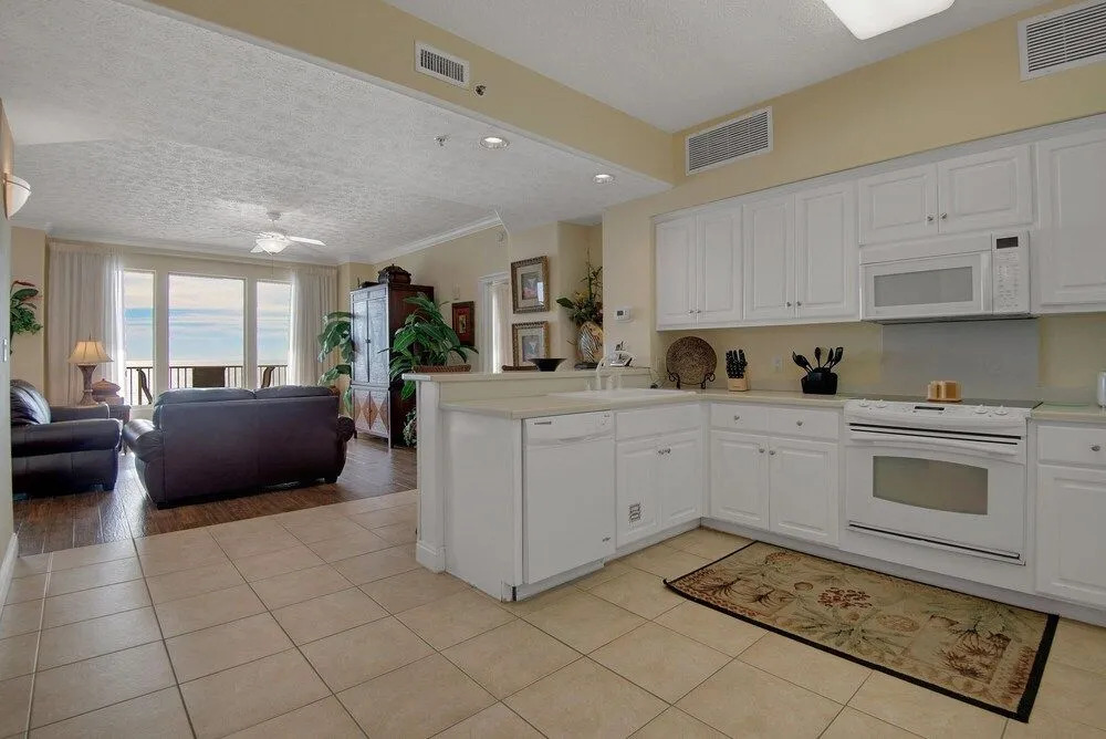 Spectacular Gulf front Condo with Beach and Picnic Area Access - Unit 1406 by RedAwning