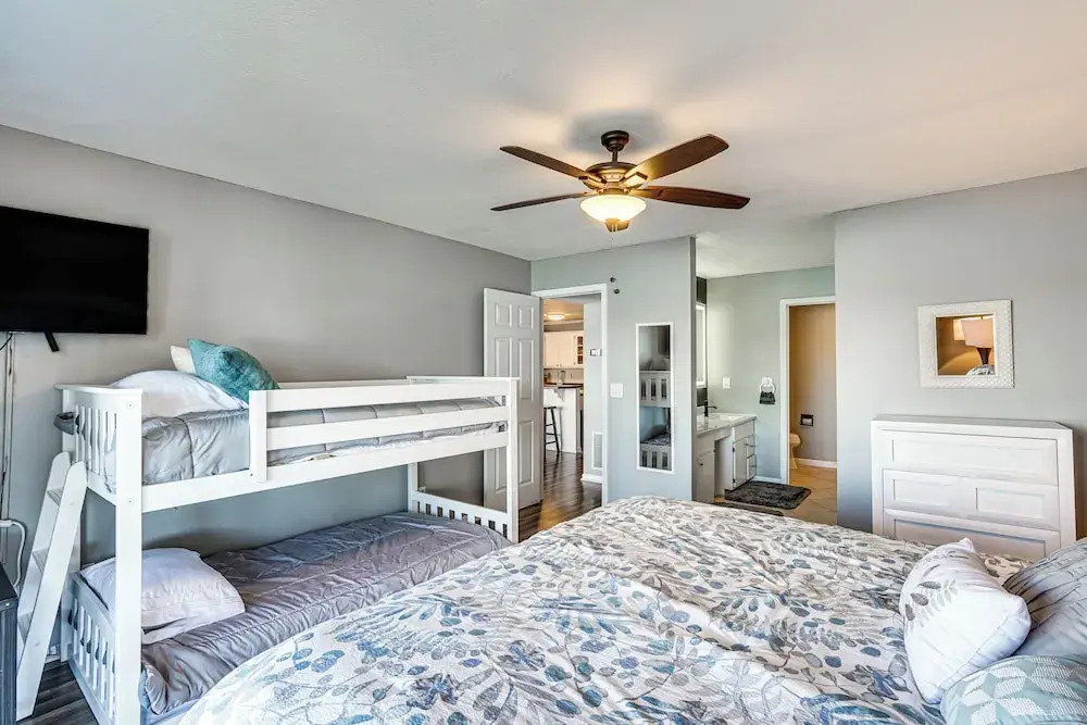 Lakefront Retreat w/ Community Pool in Osage Beach