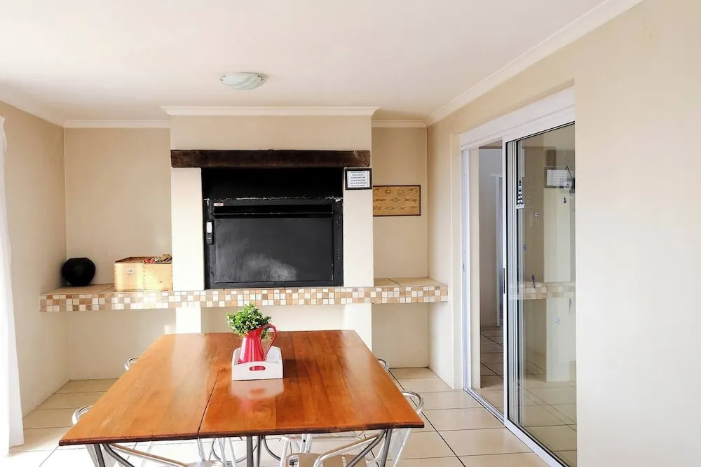 The Pelican - Stunning 3-bedroom Holiday Home in Langebaan