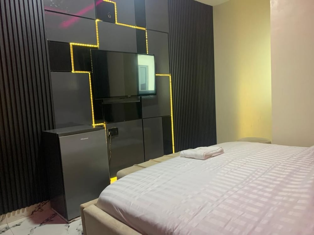 Tiano Hotel & Suites