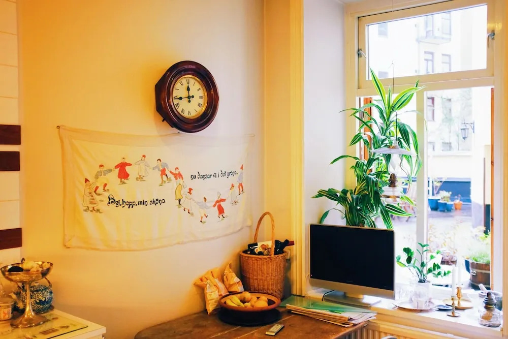Beautiful, Artistic, Heirloom Apartment