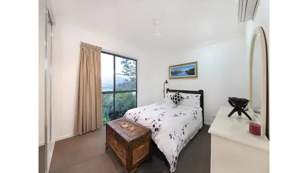 Hilltop Views - Cannonvale