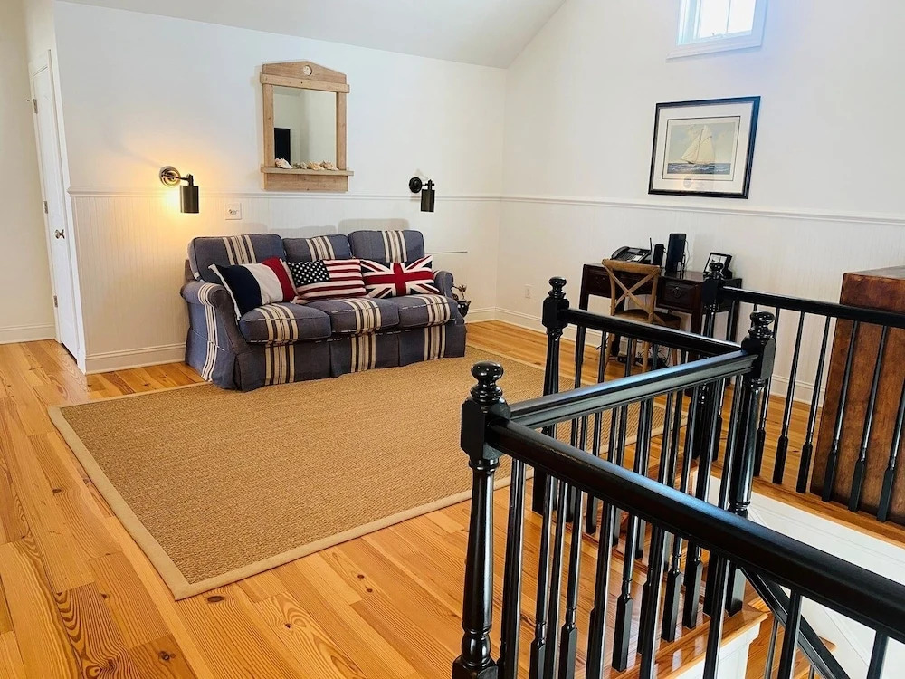 Holden Point - 5 Br Home