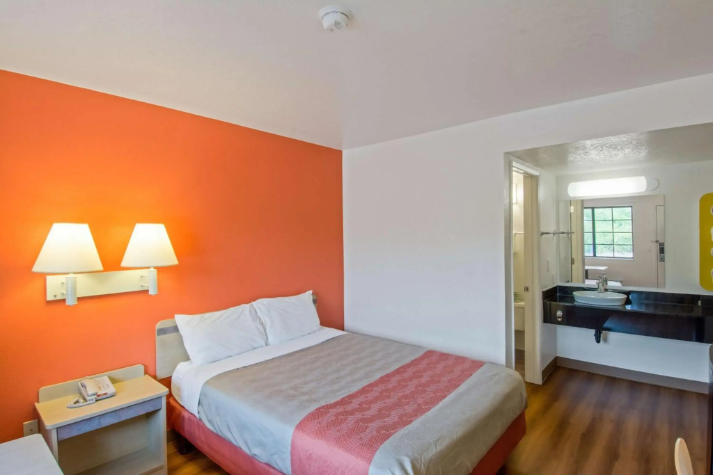Motel 6-Redding, CA - South