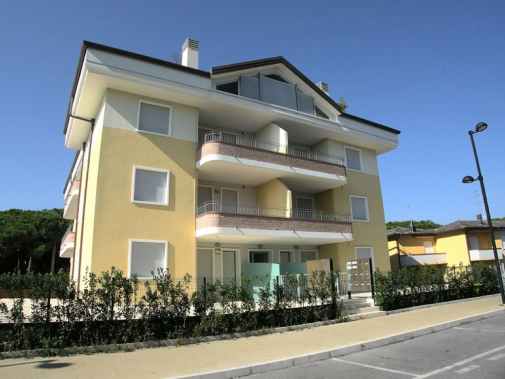 Spacious Apartment in Rosolina Mare near Beach