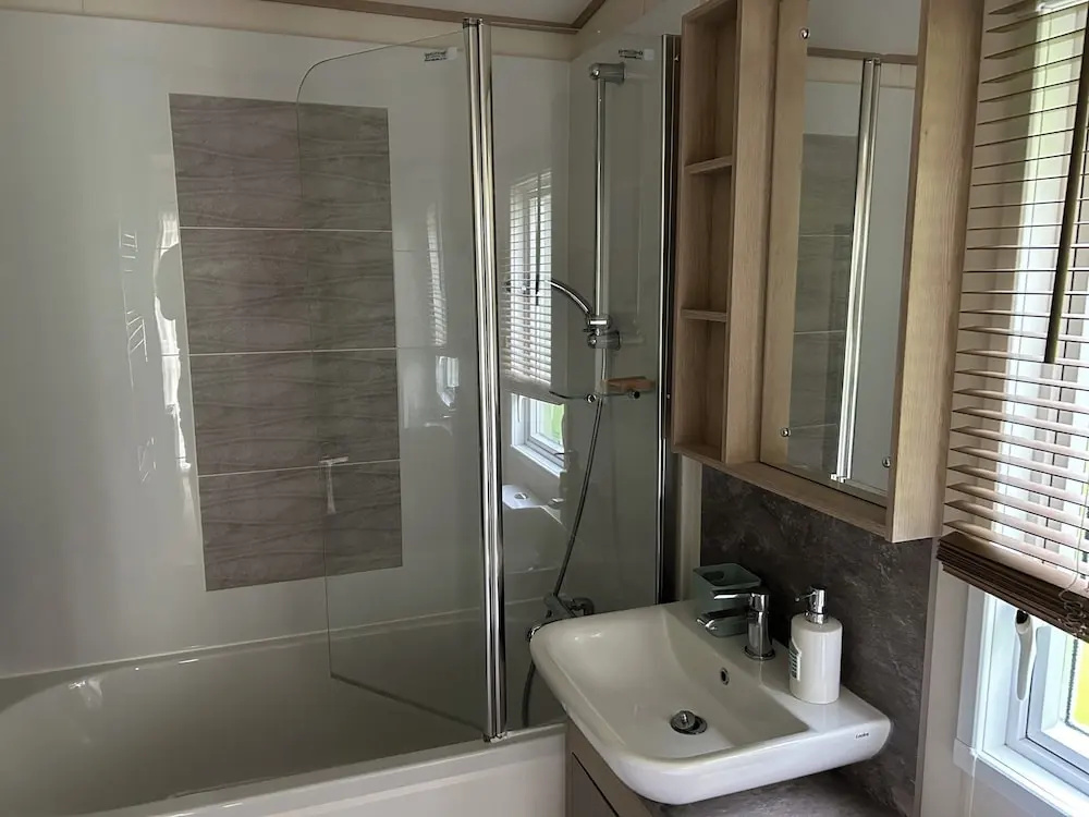 Craig Taravan Sleeps 4 With Private Decking