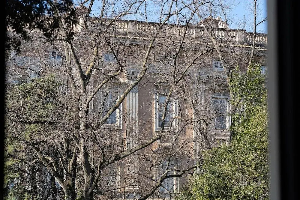 ROYAL GARDENS