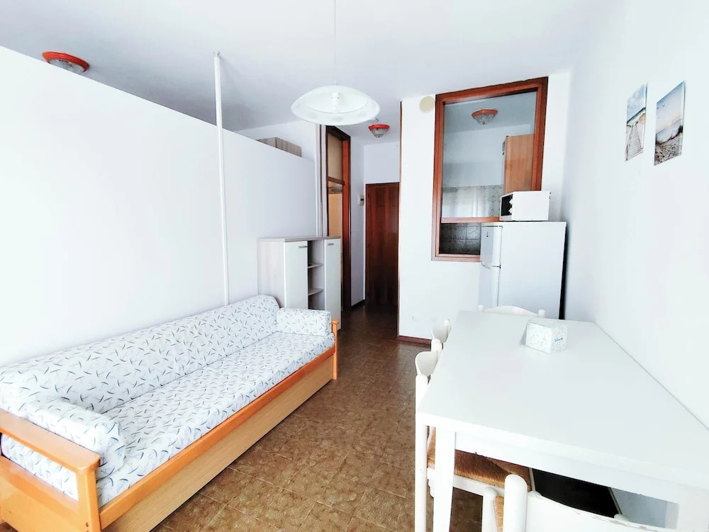 Spacious Apartment With Balcony by the sea