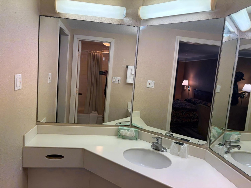 Americas Inn Houston/Stafford /Sugarland