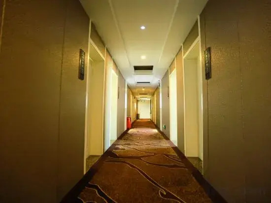 Chenlong 168 Hotel (Huaihua East Railway Station)