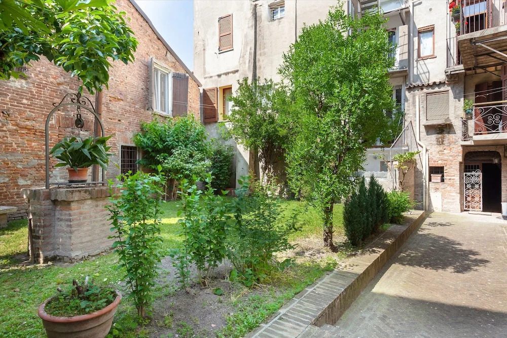 Exclusive Palazzo Schifanoia Apartment