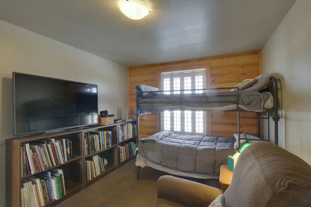 Jefferson Home w/ Mountain Views & Horse Pastures