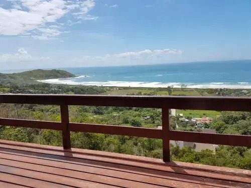 Casa Silveira a 400m da praia - condomínio fechado