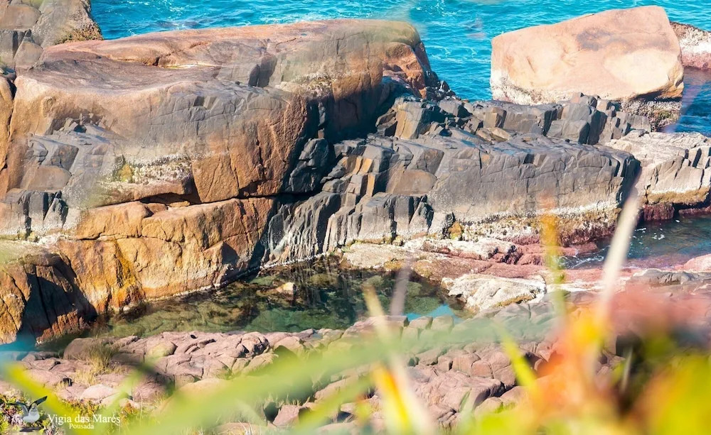 Pousada Vigia Das Marés - Vista para o mar, localizada no Caminho do Rei, parte mais nobre da Praia do Rosa