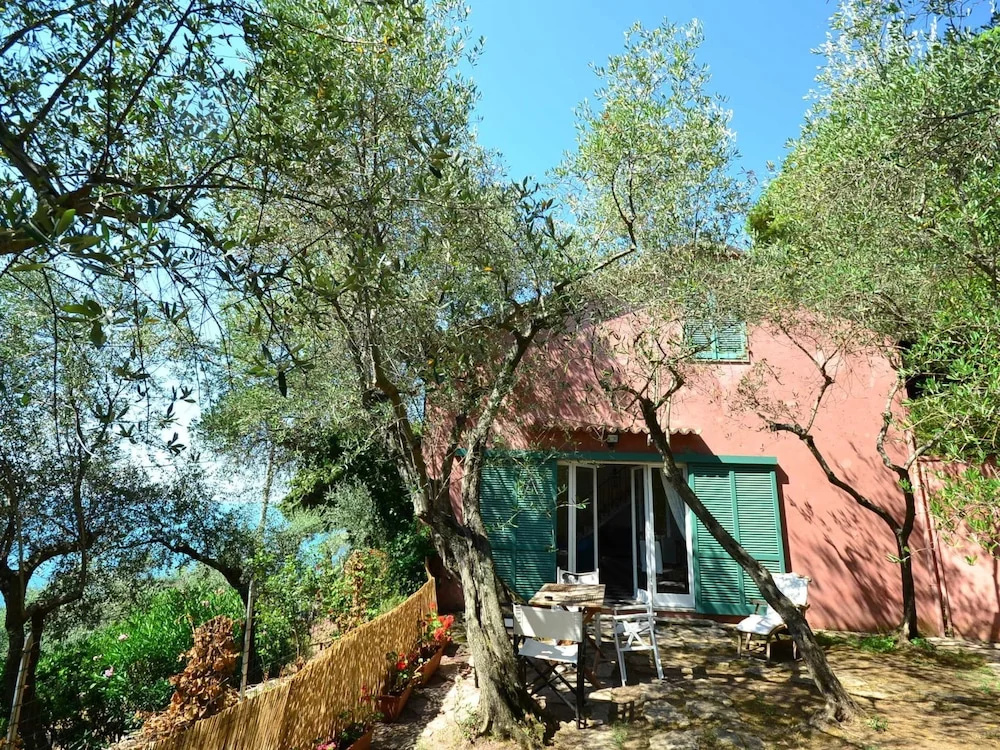 Cozy Holiday Home in Lerici Italy with Sea Nearby