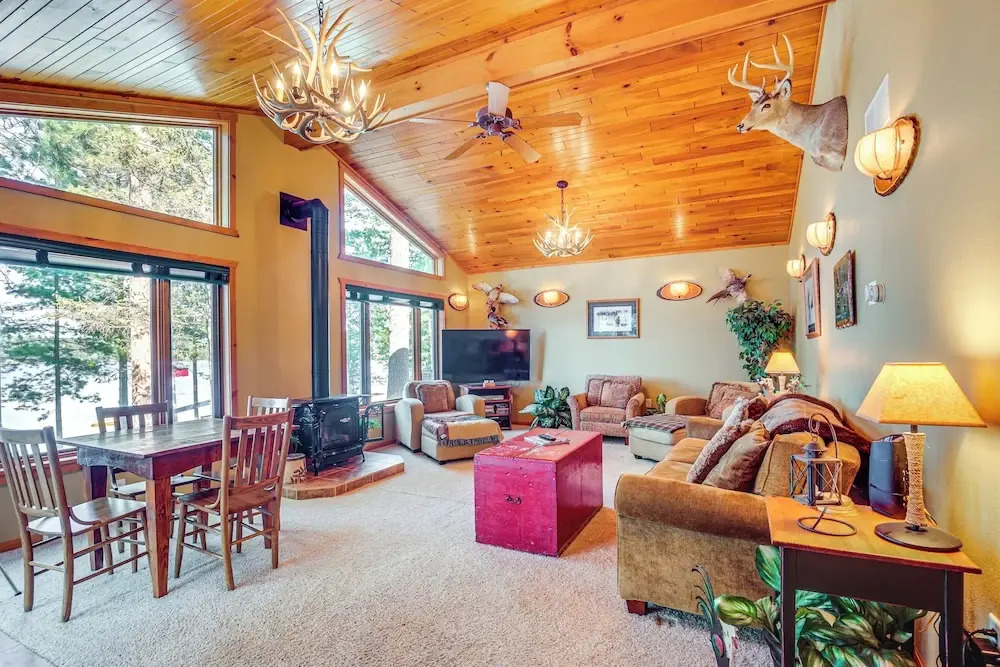 Lake Tomahawk Fall Retreat w/ Foliage & Lake Views