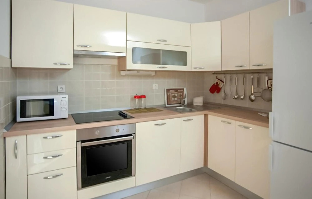 Awesome Apartment in Zecevo Rogoznicko With 3 Bedrooms, Wifi and Outdoor Swimming Pool