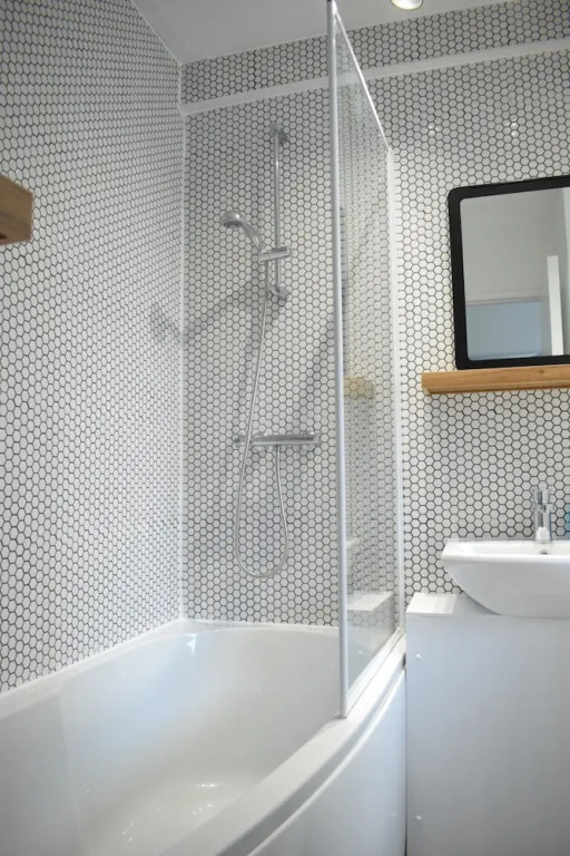 Shadwell 1 Bedroom Flat With Balcony