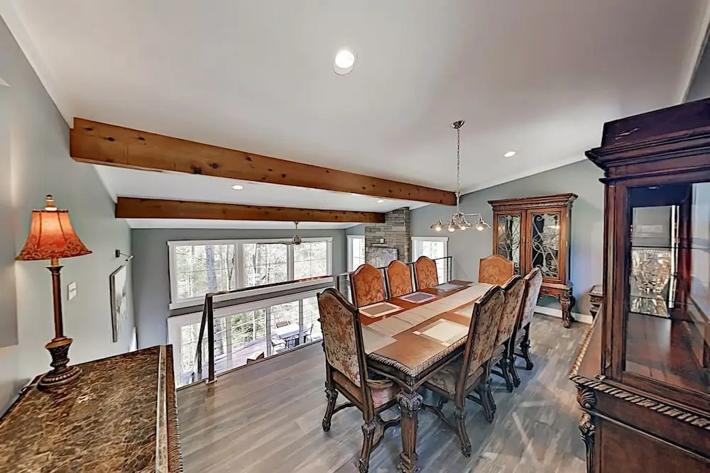 Lavish W/ Hot Tub - Near Asheville, Skiing 3 Bedroom Home