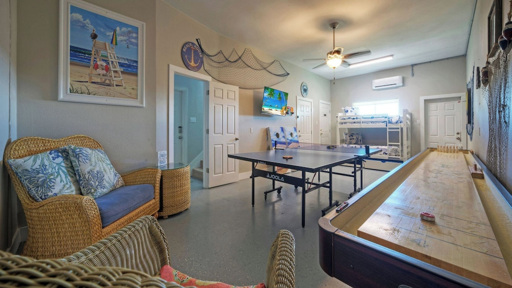 Coastal Soiree Ocean Views, Game Room, & Steps From Port Aransas Beaches