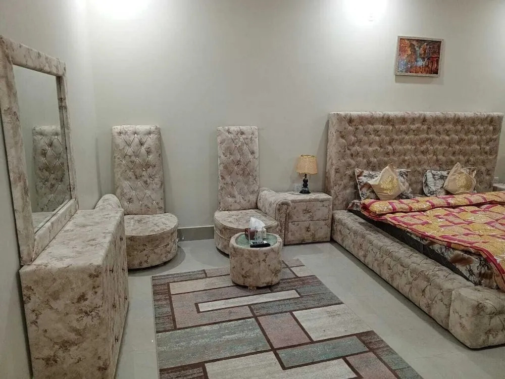 Royal Palace Guest House E-11