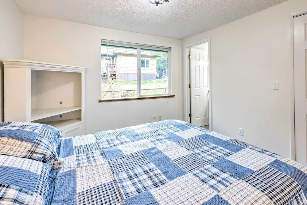 Walkable Sitka Getaway w/ Community Perks!