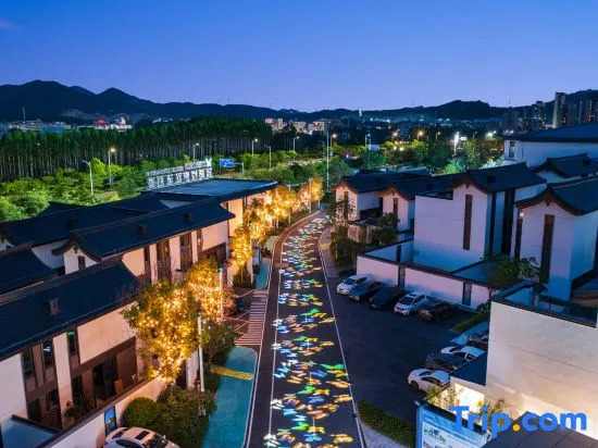 Qingyuan Hudiewan Blue Lake Yueting Hot Spring Villa