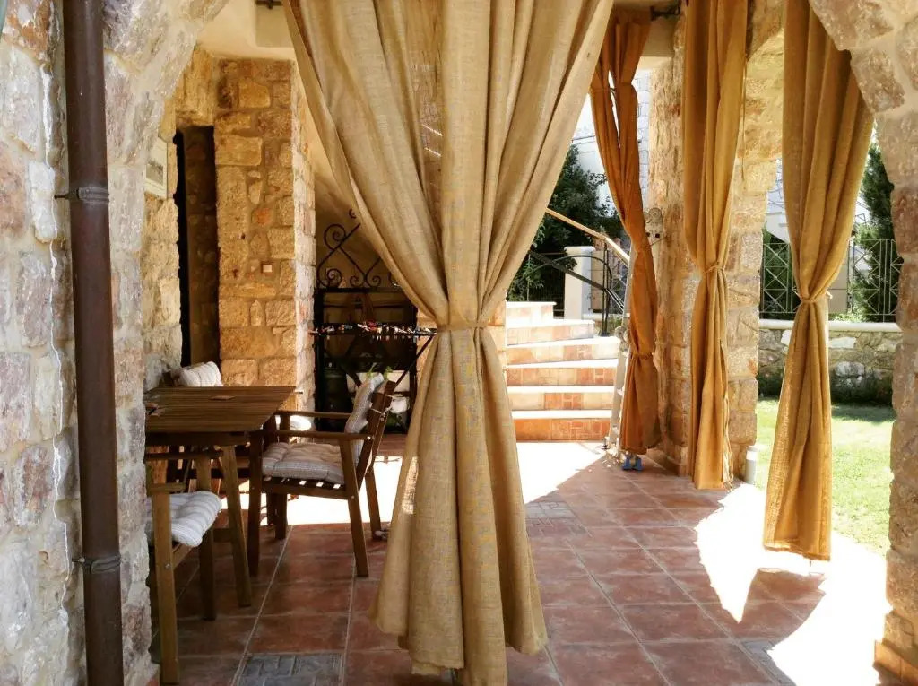 Nikos Stone Guest House